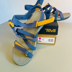 Teva Women’s Size 7.5 Blue new with tags sandals